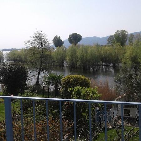 Una Finestra Sul Lago..Appartamento Verbania Bagian luar foto